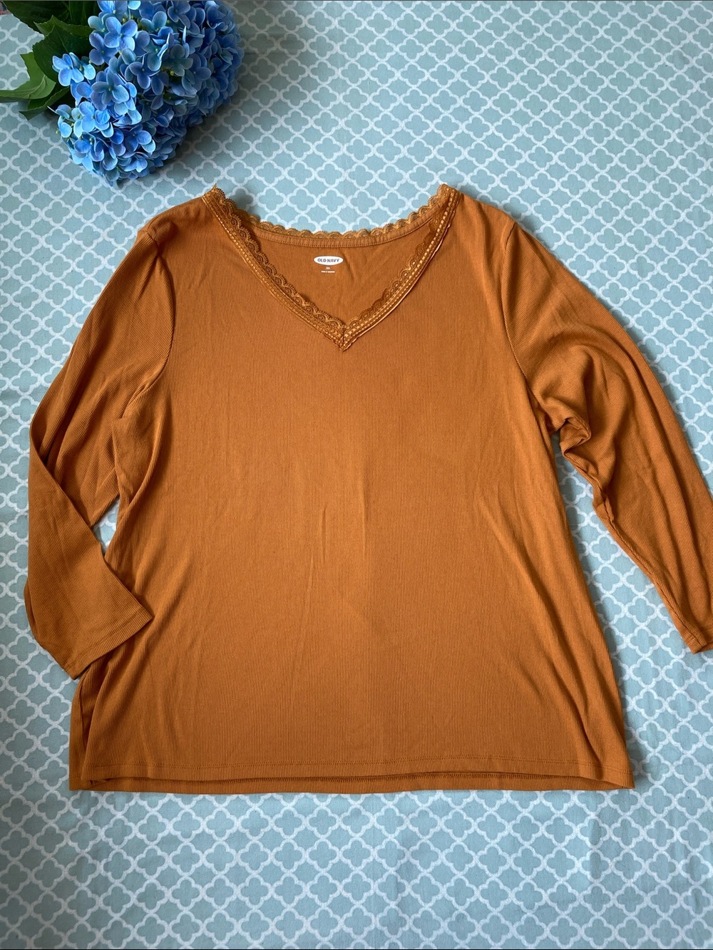 Old Navy Lace Trim V Neck Ribbed Top XXL